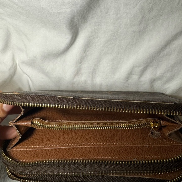 SOLD Louis Vuitton Monogram Zippy Canvas Wallet Date Code - Picture 4 of 7